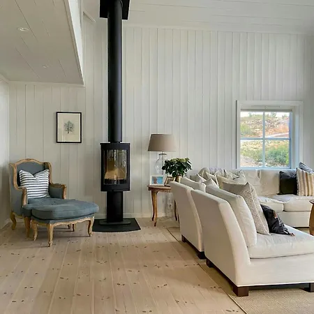 Modern Summer House With Pool In *