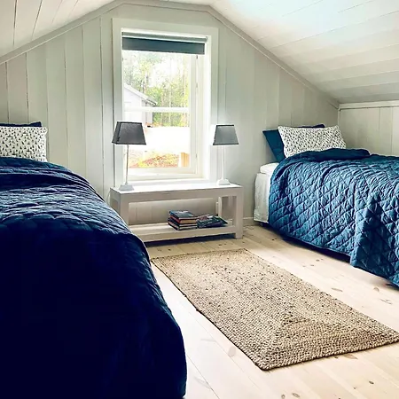 Modern Summer House With Pool In 別荘 *