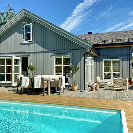 Modern Summer House With Pool In 別荘 *